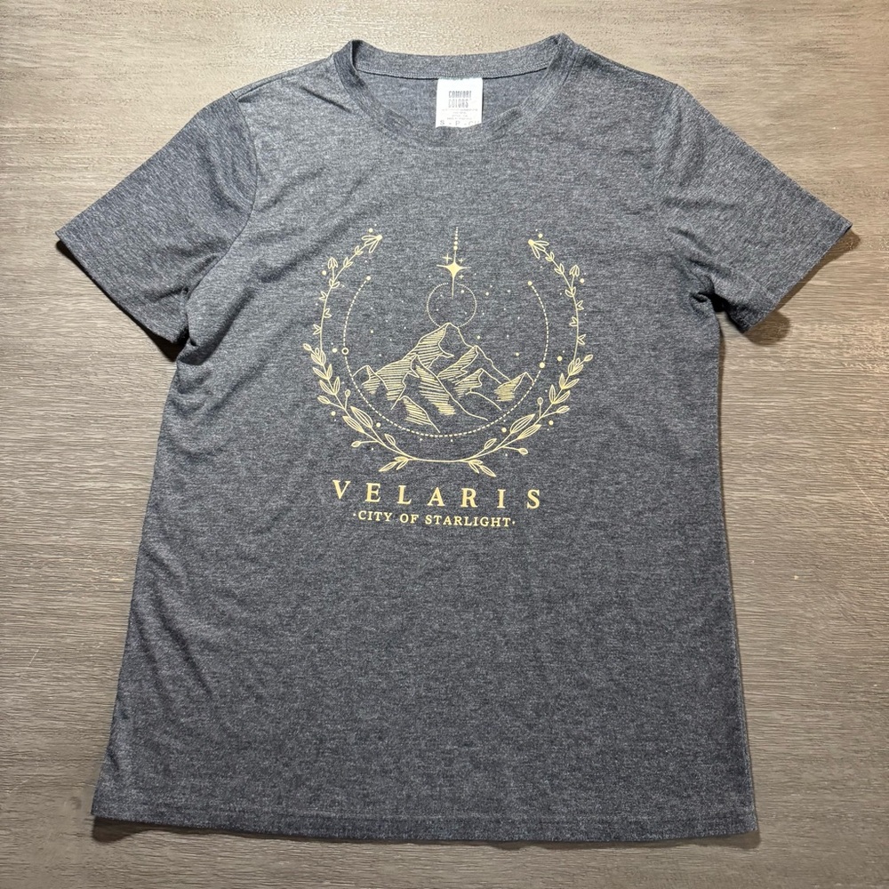 ACOTAR Velaris Grey Short Sleeve Gold Graphic TShirt S